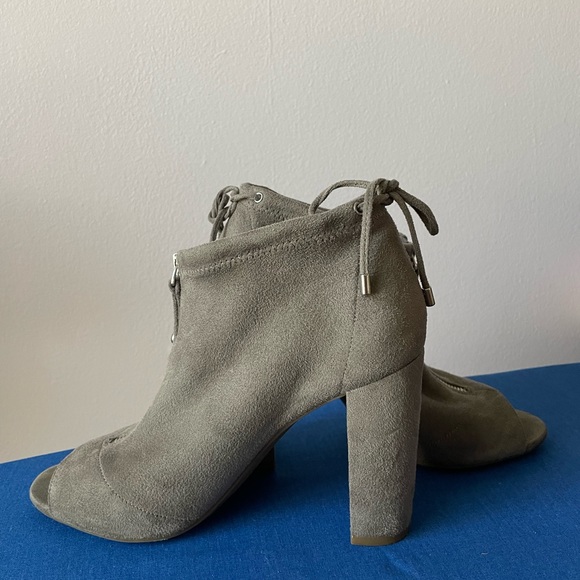G by Guess open toe booties - Picture 2 of 4